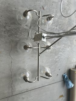 Chandelier With 6 Light Fixtures