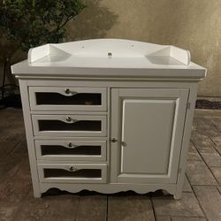 🎀 Baby Changing Table/Dresser
