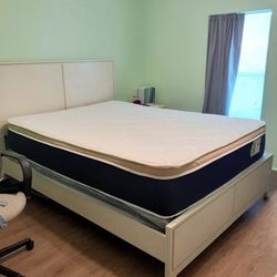 NEW QUEEN-SIZE PILLOW TOP MATTRESS AND BOX SPRING 💤