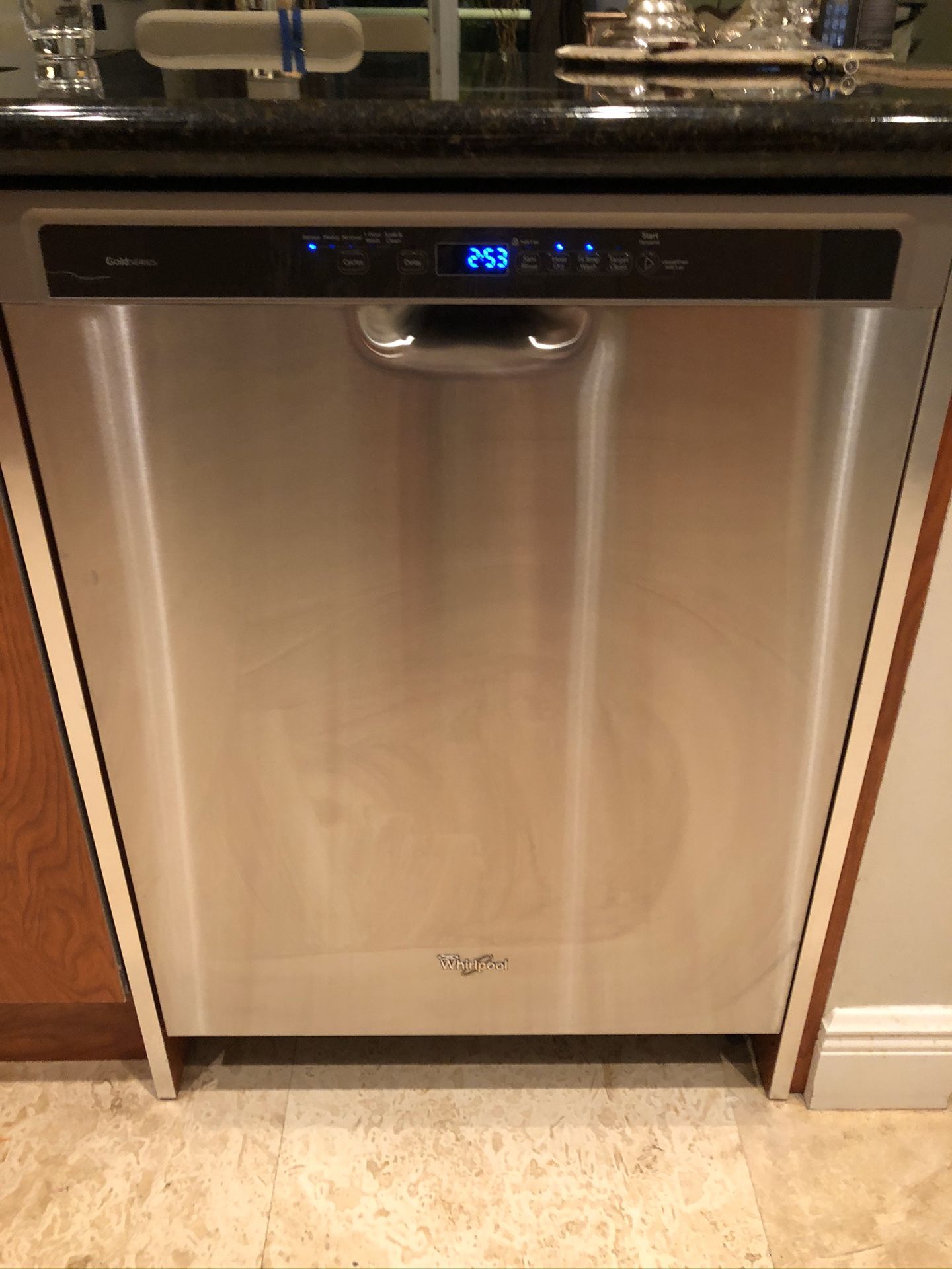 Whirlpool Quite Dishwasher- WDF760SADM stainless steel inside and out