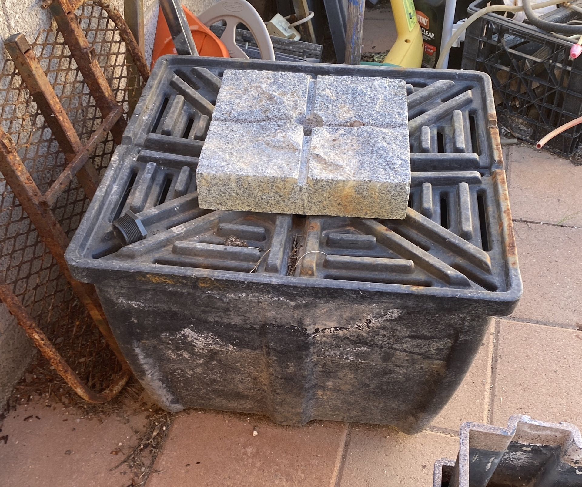 Medium AquaBasin & Bubbling Fountain Stone