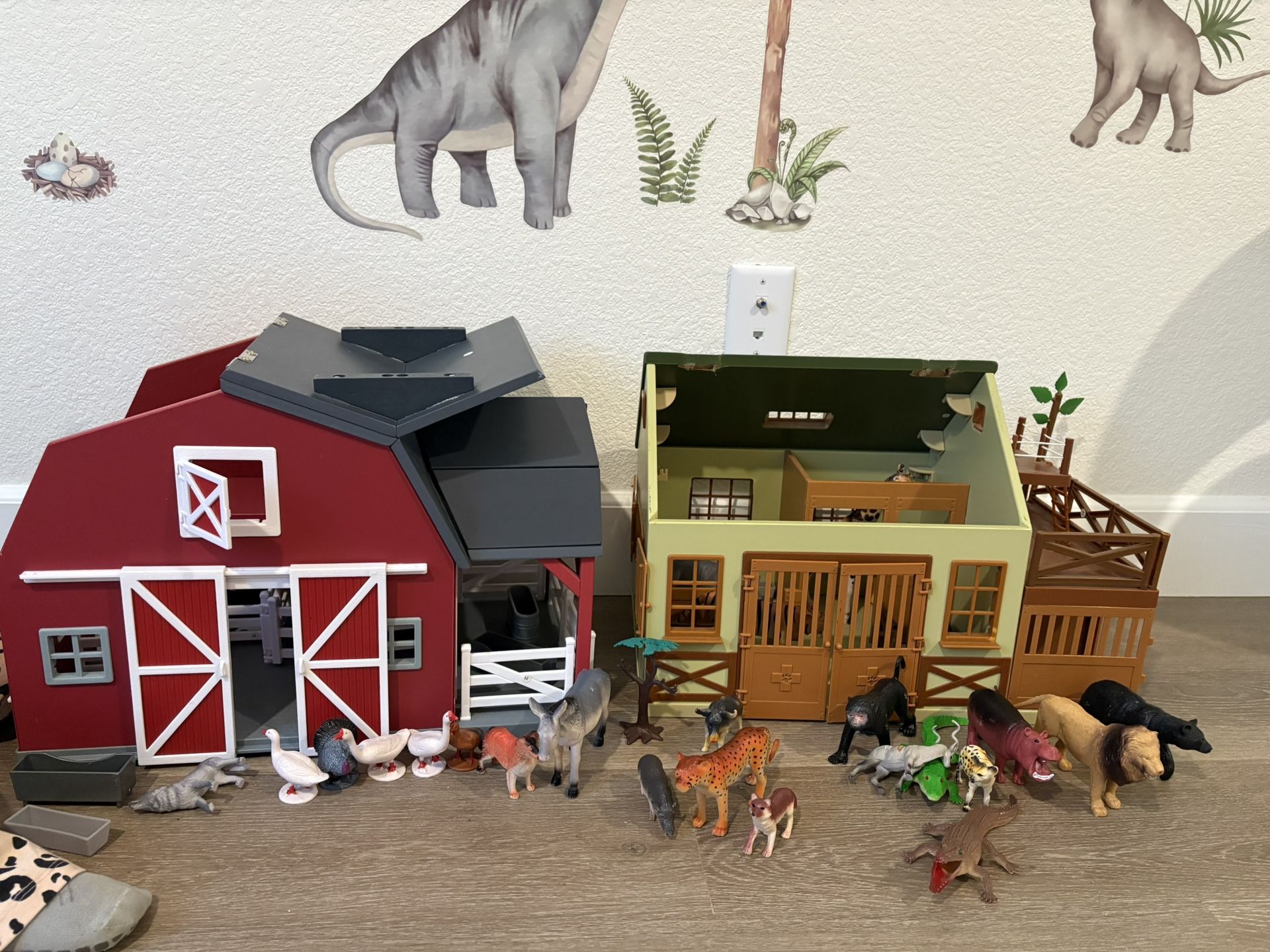 Wooden Barn&Vet Clinic Set