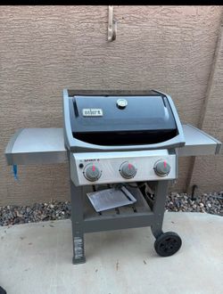 Weber natural gas 3 burner BBQ with Cover