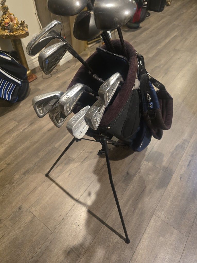GOLF CLUBS (DAIWA) WITH STANDBAG (CALLAWAY GOLF)12 CLUBS SET)