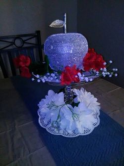 I make crafts center pieces for baby showers weddings and more.. I'm very reasonable with my price