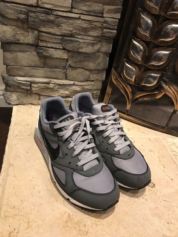 Nike Air Max IVO 580518-001 Mens Sz 11.5 Running Shoe Gray White 36-10 for Sale in Spring Valley 