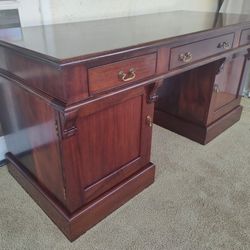 1960s Vintage Solid Mahogany Georgian Style Executive Desk

