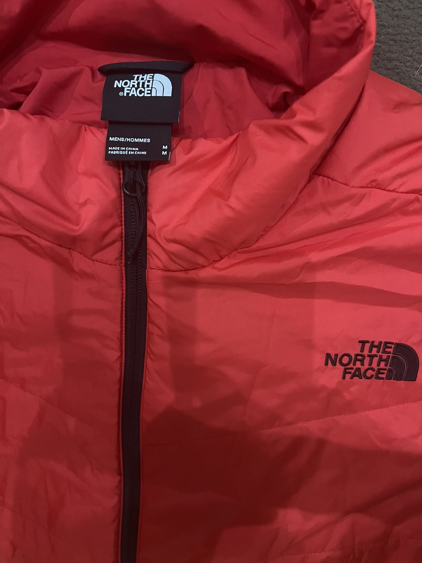 Men’s The North face red jacket size is Medium 
