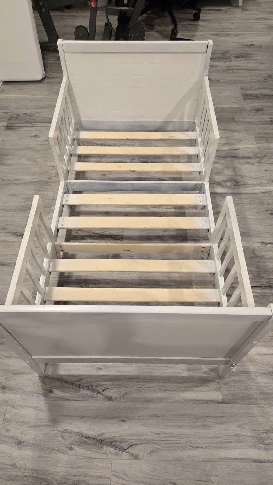 Toddler Bed / Benches