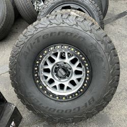 17 INCH WHEELS AND TIRES. KMC GRS. 315/70/17. Ko2