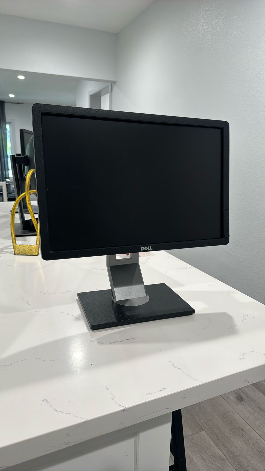 Dell UltraSharp 19 Inch Monitor(works Perfectly) P1913T LCD Grade A