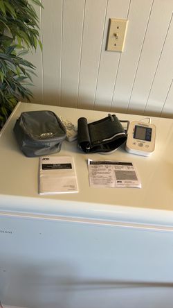 Life source blood pressure monitor with automatic digital reading