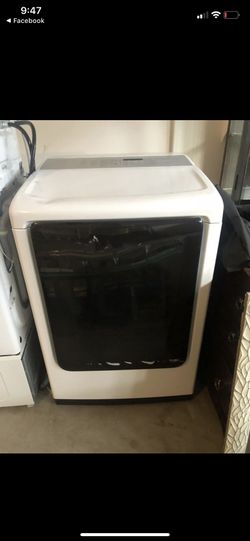 Samsung dryer in great working condition! Downsizing homes and dryer will not fit.