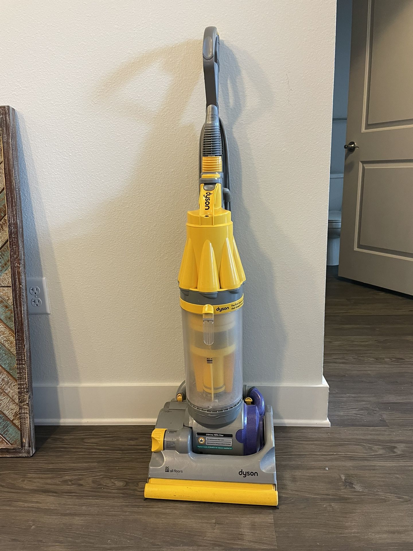 Dyson Vacuum Cleaner Upright Floor Or Carpet