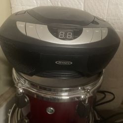 Jensen Portable Stereo Compact Disc Player with AM/FM Stereo Radio