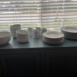 NEW Crate & Barrel White Staccato serving set