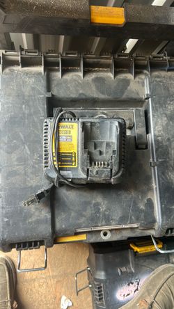 DEWALT 12V/20V Max Battery Charger