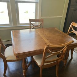 Kitchen/dinning table 