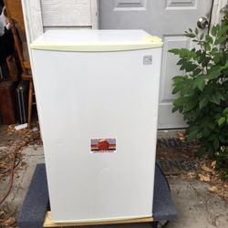 Mini Refrigerator With Freezer 