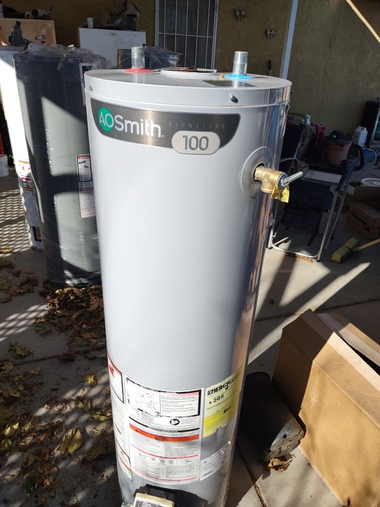 Propane Water Heater 40 Gal New Display Models With 1 Yr Warranty 
