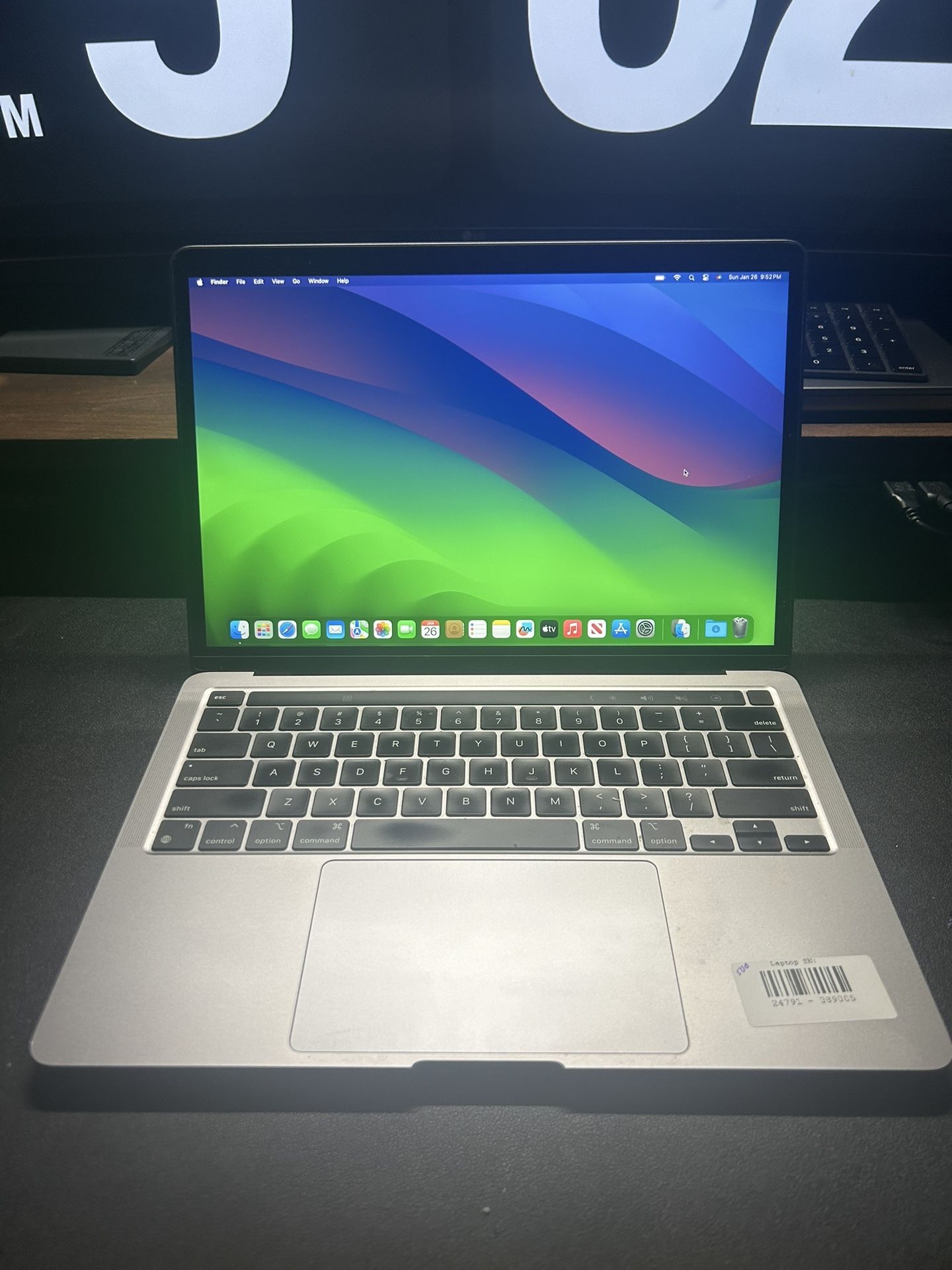 M1 13” MacBook Pro 💻 with over $1000 in Preinstalled Software: Logic Pro X, Adobe Primere, Final Cut Pro & More!