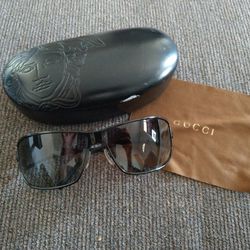Authentic Versace Luxury Sunglasses W/ Case & Replacement Gucci Lens Wipe Used