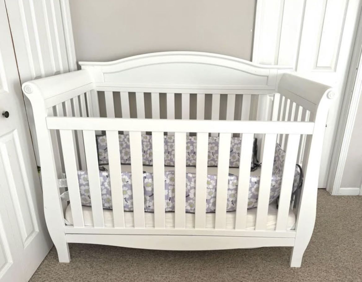 Convertible Baby crib 