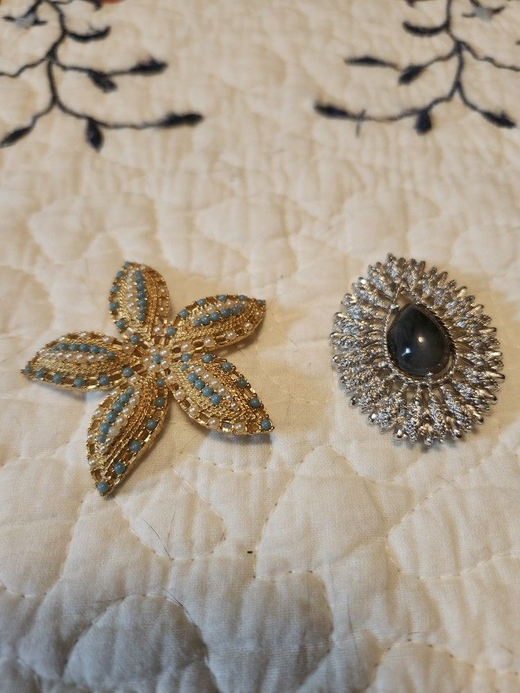 TWO VINTAGE SARAH COVENTRY BROOCHES