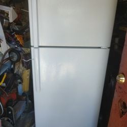 G E Refrigerador Apartment Size Clean Inside N Out 