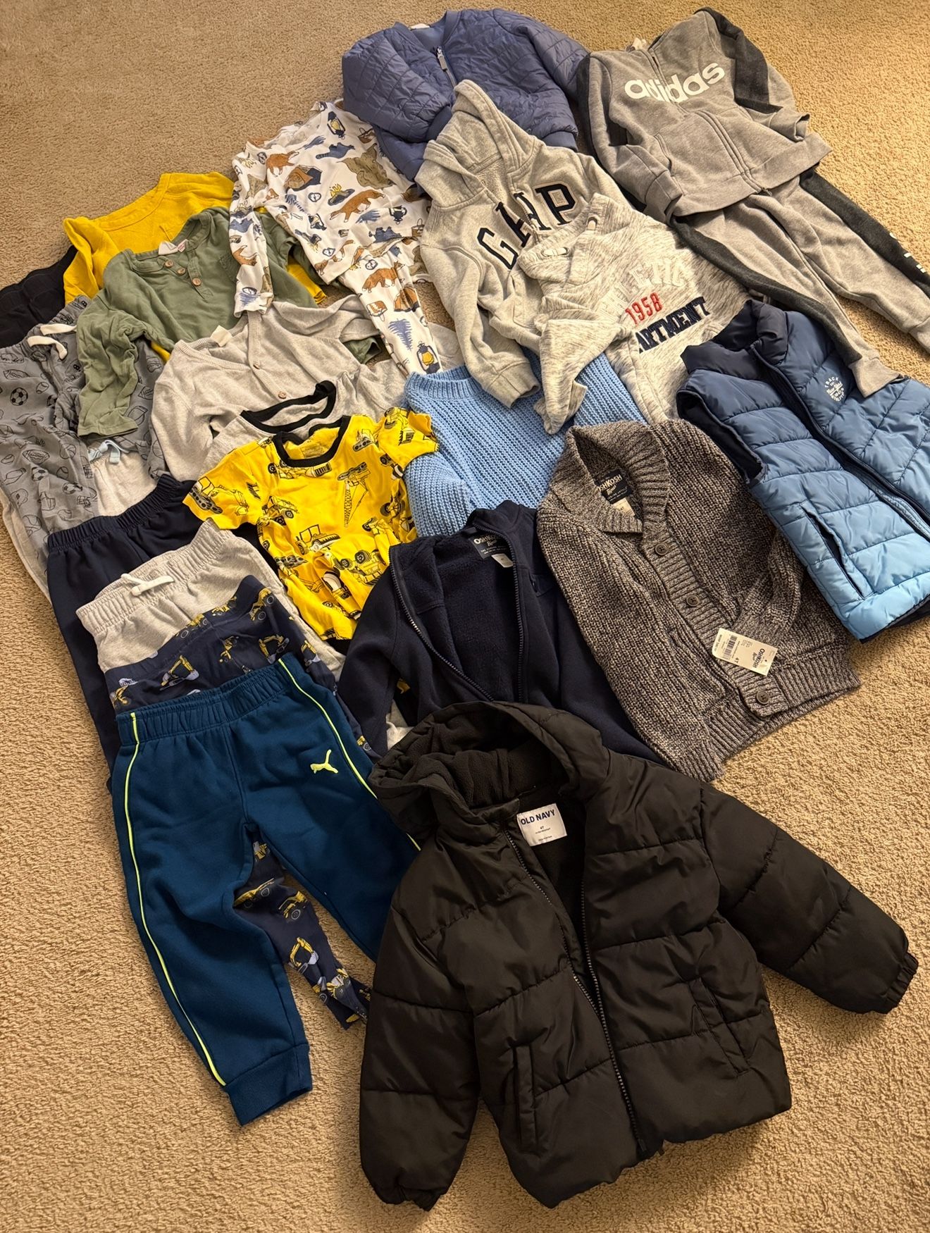 Boys Clothes Carters, H&M, Gap, Next. Size 4T-5T Coat, Vest, Jackets Sweaters. Great Condition Total 26 Items