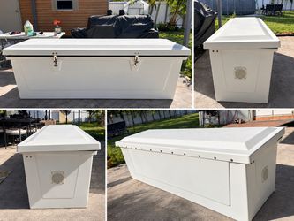 Marina dock box