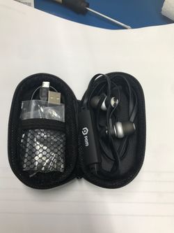 PomGear wireless headphones