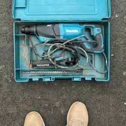 Makita  Drill With one Bit