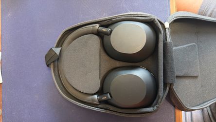 Sony XM5 Barely Used