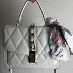 Aldo white crossbody bag w/ gold chain 