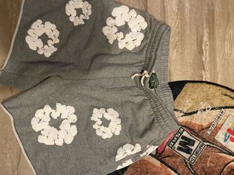 Denium tears shorts size L grey