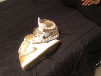 Jordan 1s size 10.5