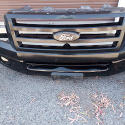 2007-2014 Ford Expedition Complete Front Bumper With All The Accessories Oem.