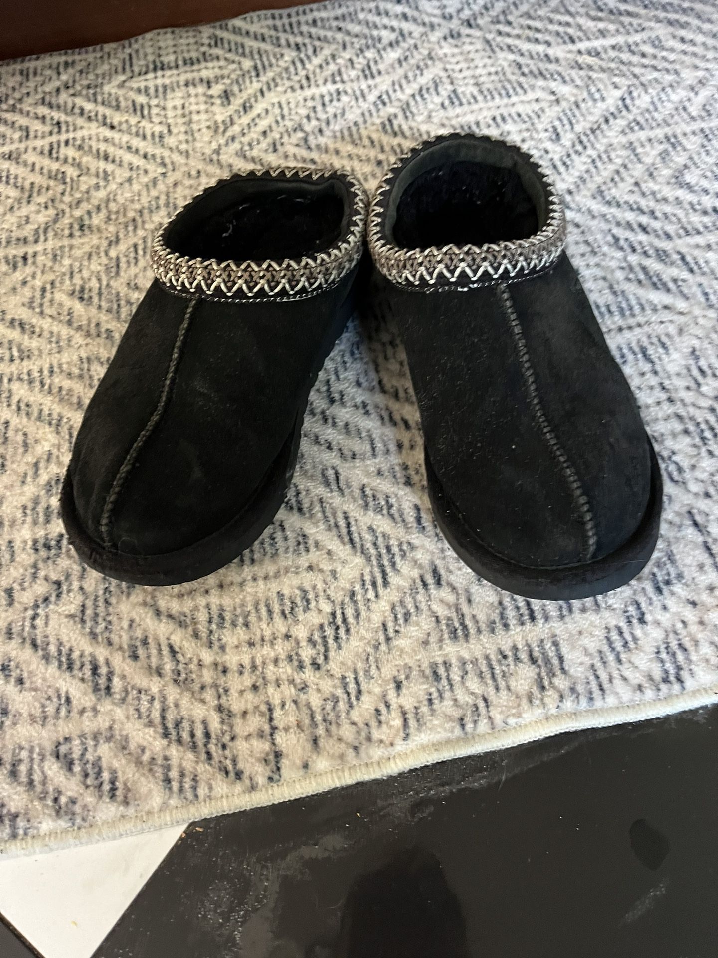 Uggs Black Color Slippers  Authentic 