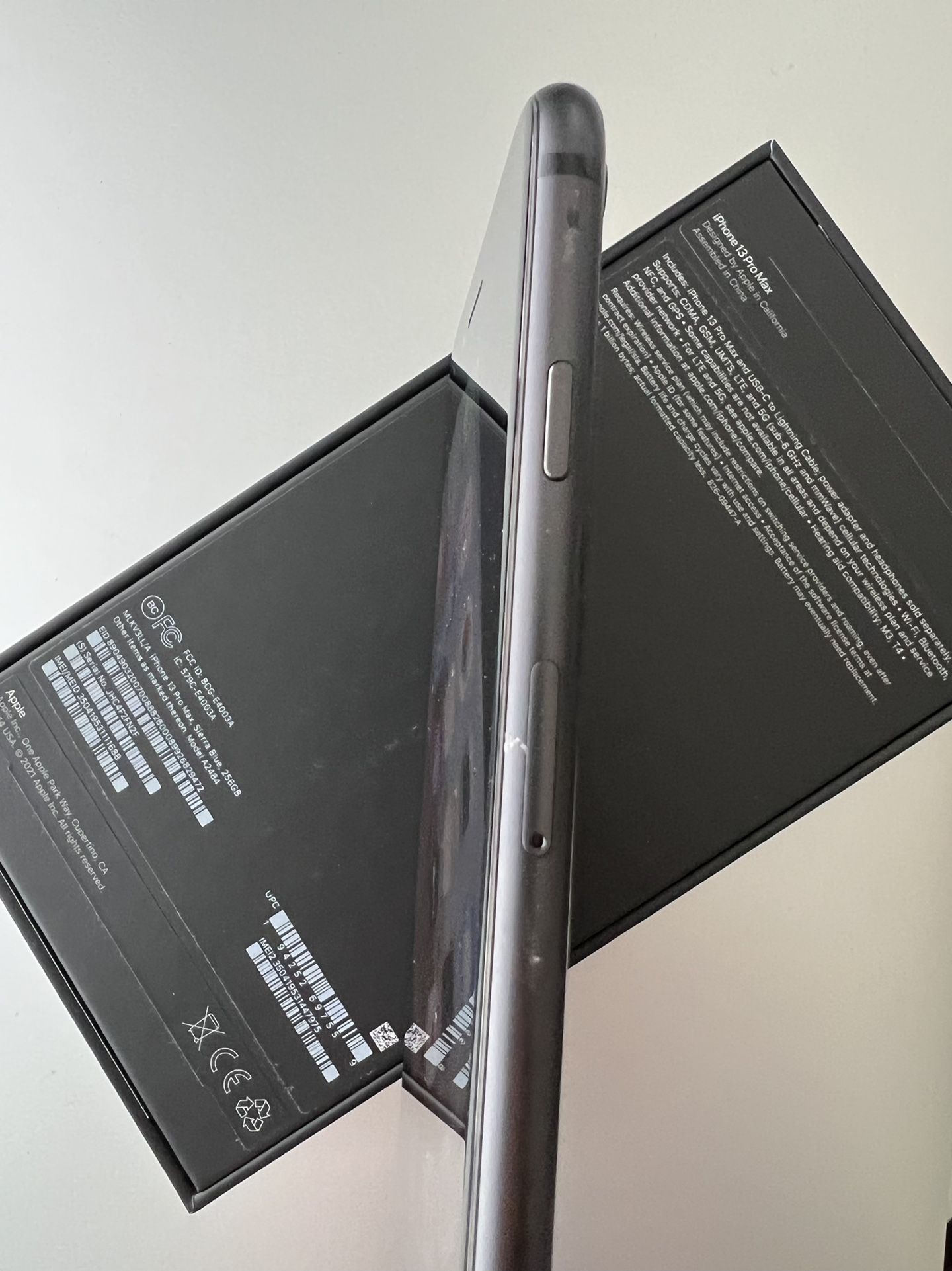 Iphone 8+ Plus 256GB ANY CARRIER JET GREY