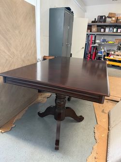 Adjustable dining table set