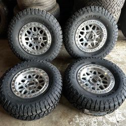 Brand new 17 inch Kmc 549 rims with brand new 35x12.50r17 Blackhawk R/T