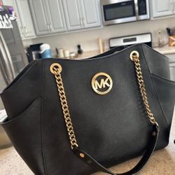 Micheal Kors Purse 