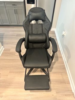 Black Gaming Chair w/ Recliner