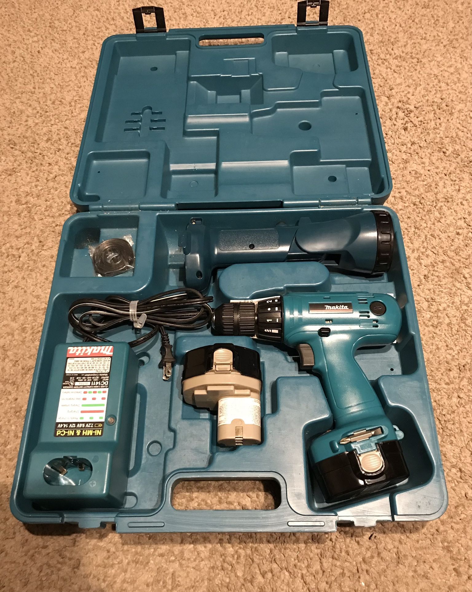 Makita #6233D. 3/8” Cordless driver drill set