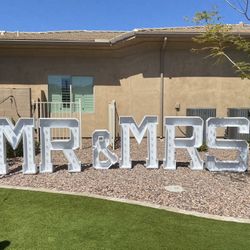  Mr and Mrs Sign 