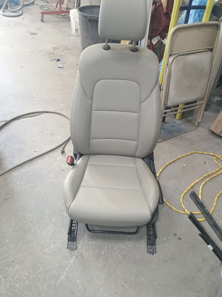 2020 Sportage Front Seats