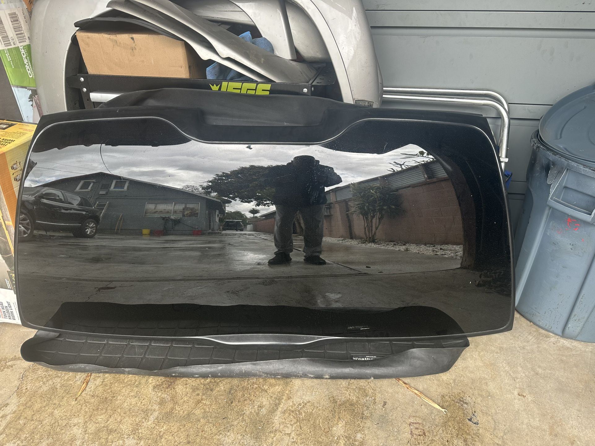 00-06 Tahoe Escalade Glass