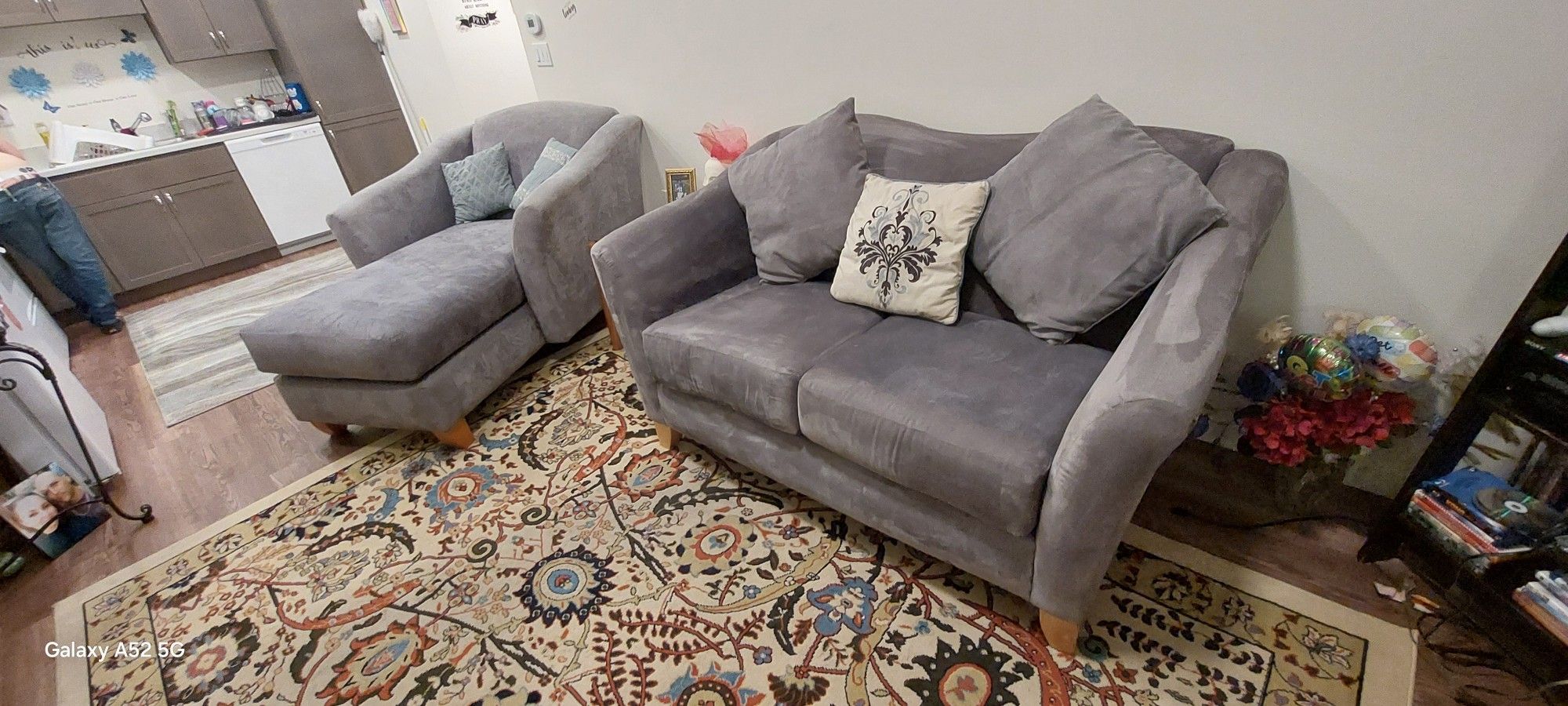 Stanton Loveseat W/ Chaise