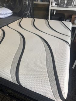 (NEW)MATTRESS BLOWOUT! Brand new mattress sets. Kings, Queens, Fulls